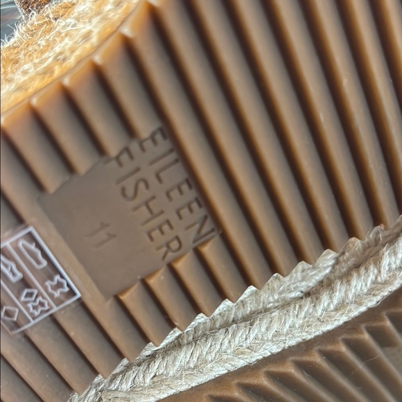 New Eileen Fisher Bronze Metallic Wedge Sandals with Ankle Strap 11 - Picture 5 of 6